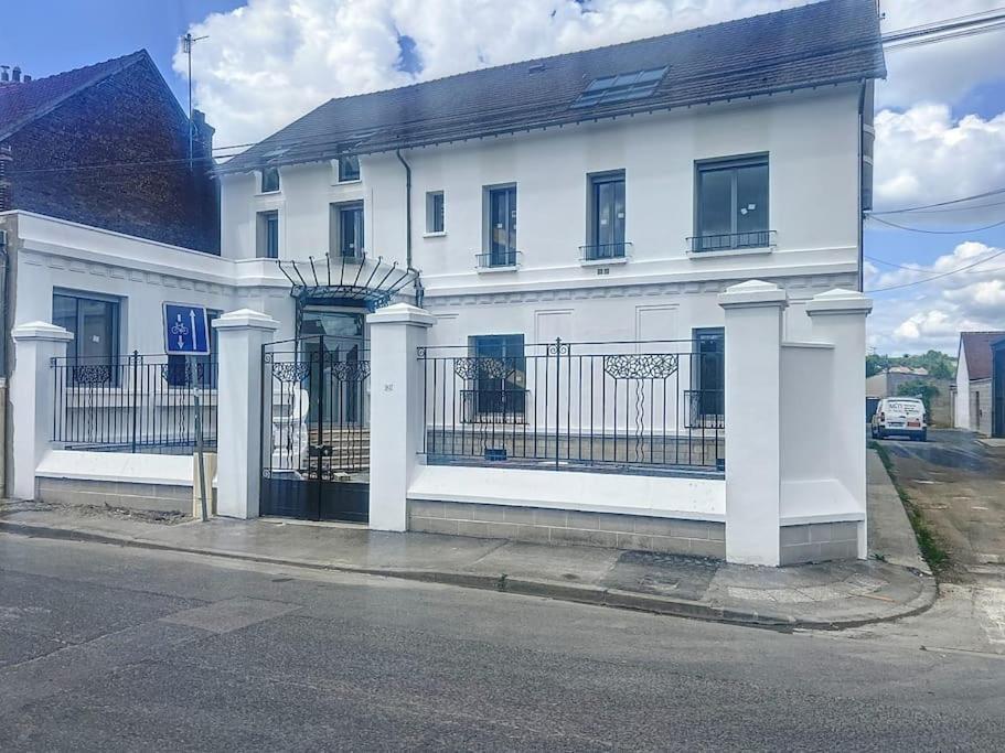 Appartement Neuf Proche Gare Margny-les-Compiegne Exteriör bild
